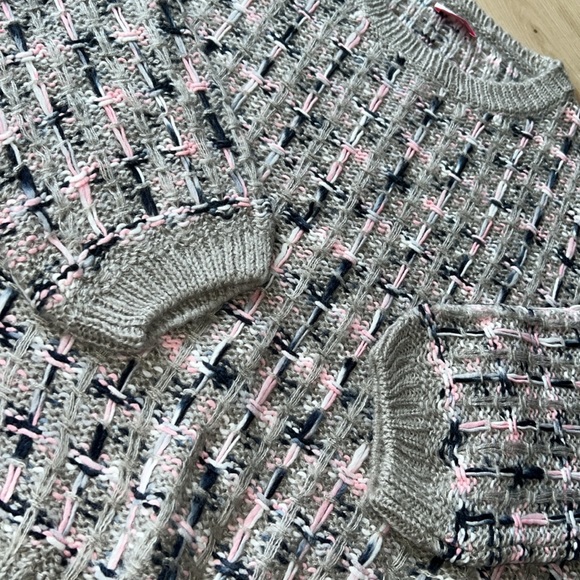 Pink lily sweater - Picture 2 of 5